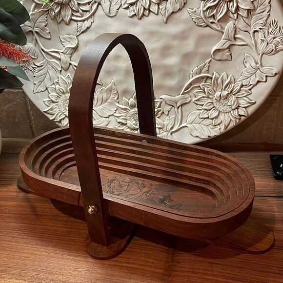 Vintage Collapsible Wooden Bowl Etched Wood Roses 🌻💕💜💕🌻 - Picture 1 of 8